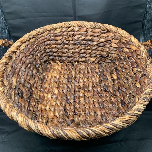 Large woven basket with handles. Thick woven - Picture 3 of 6